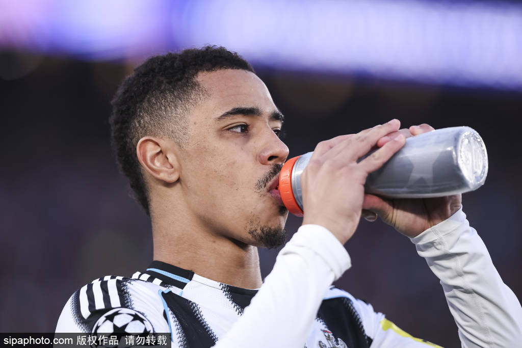 “勒布朗模式”全开！亚马尔用偶像头像点燃巴塞罗那欧冠翻盘希望